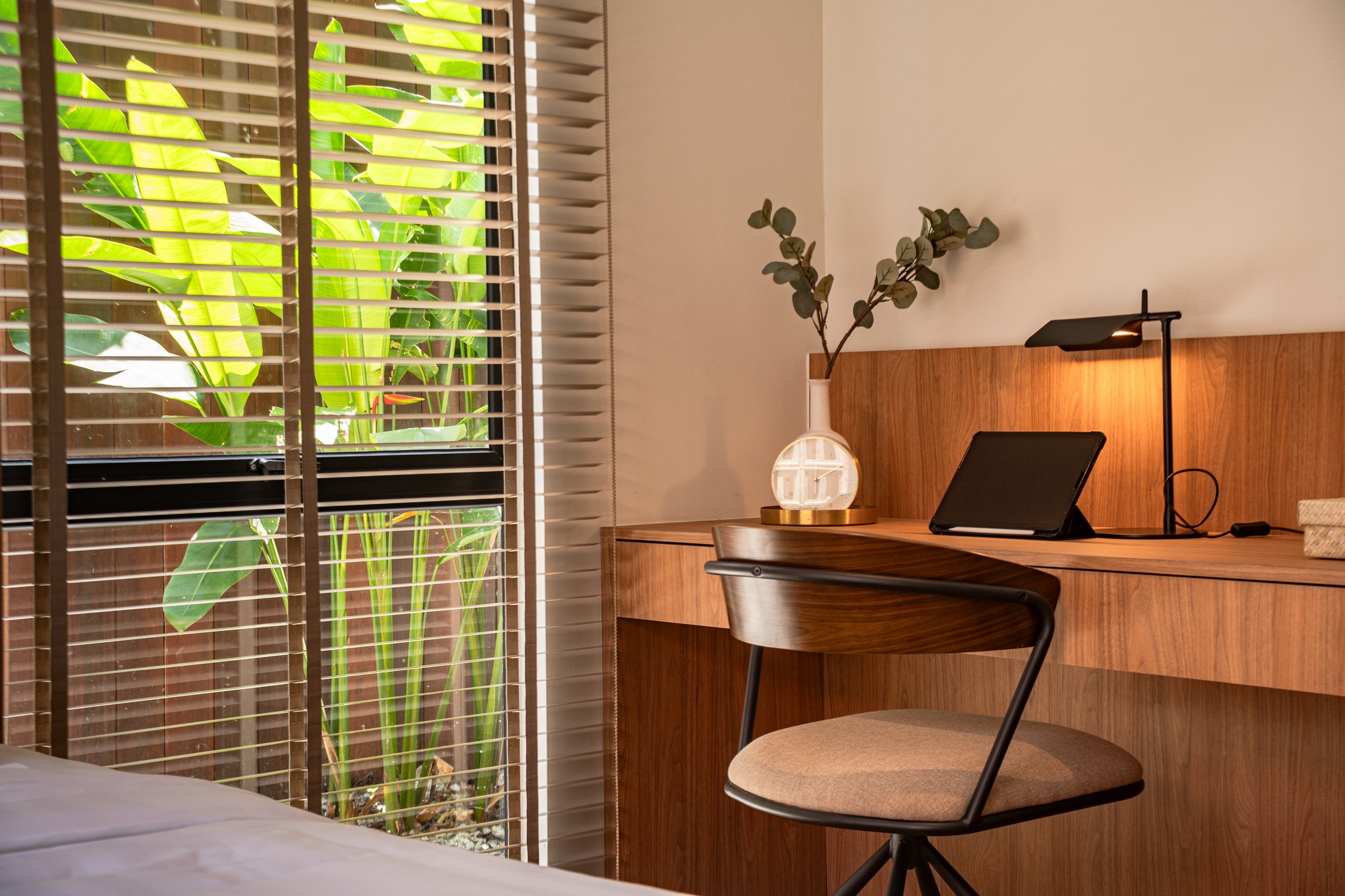 selari — interior workspace